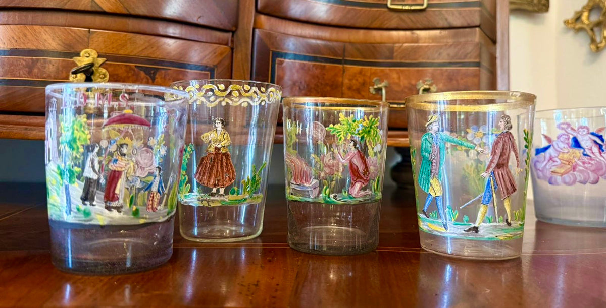 Historische Glaskunst mit Biedermeiergläsern, Barockgläser, Paperweights und dekorativen Glasobjekten