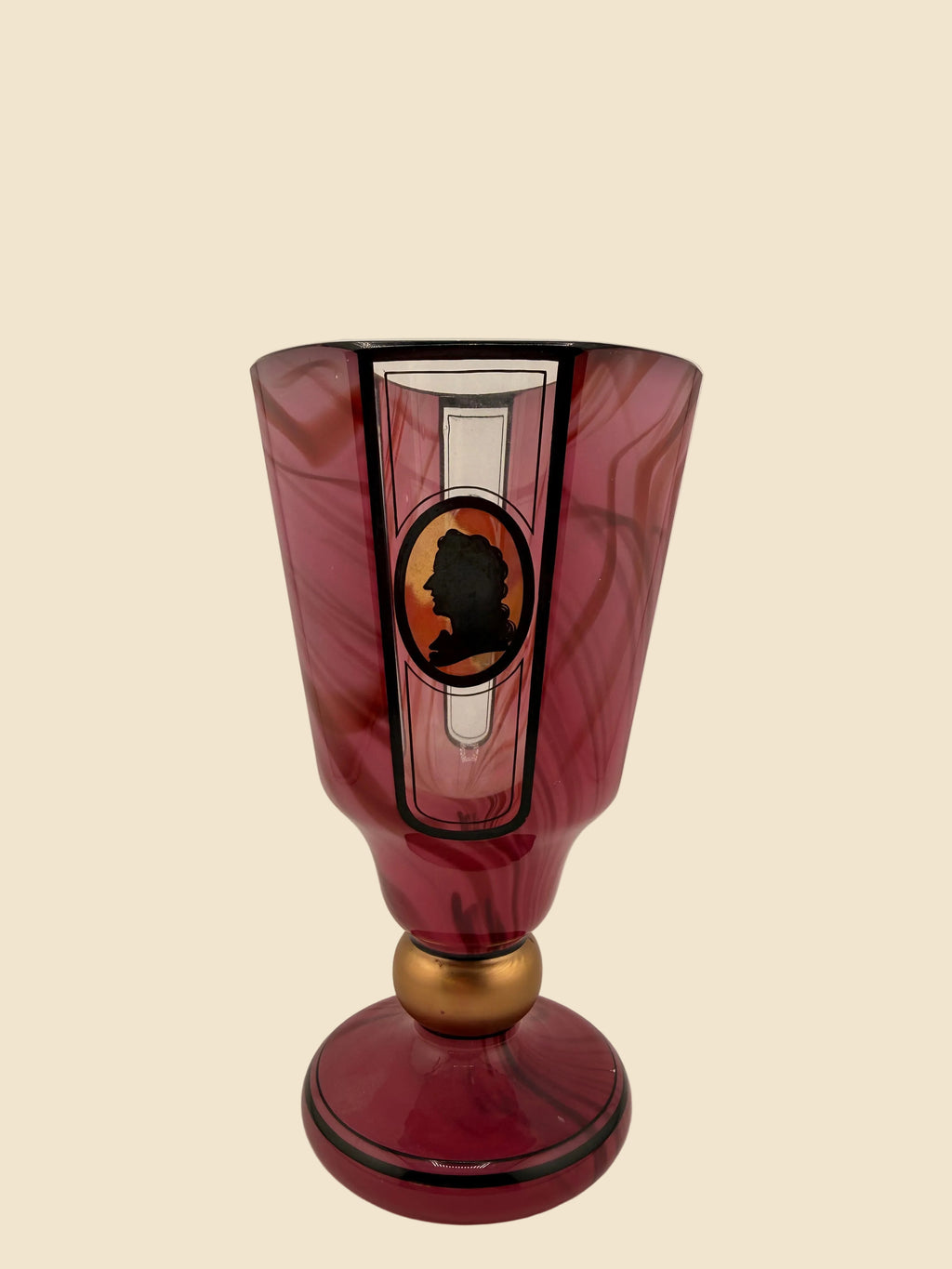 Biedermeier-Glasvase mit umlaufendem Silhouettendekor
