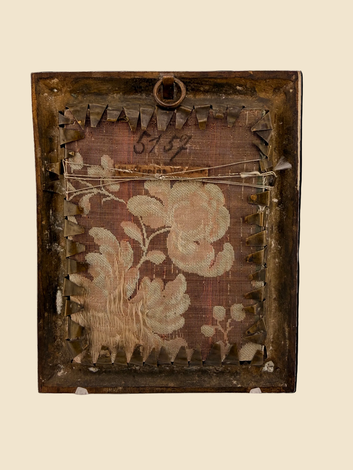 Rückseite der gerahmten Biedermeier-Porzellanminiatur mit textilem Rückenschutz und Aufhängung