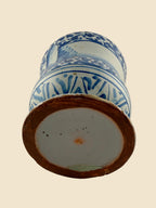 Unterseite des großen Maiolica-Apothekengefäßes, Faenza zugeschrieben, mit Standring und Bodenansicht