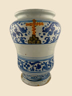 Großes italienisches Maiolica-Apothekengefäß, Faenza zugeschrieben, mit kobaltblauem Rankendekor und Kreuzmotiv