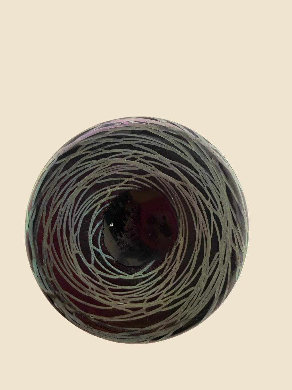 Unterseite der Jugendstilvase aus irisierendem Glas mit Bodenansicht